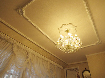 モールディング　シャンデリア　メダリオン