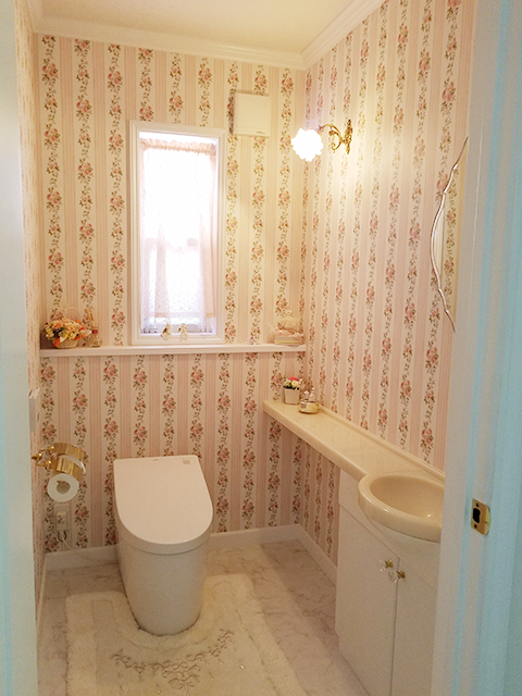 TOTOネオレストトイレ。クロスを変えて可愛らしく変身。