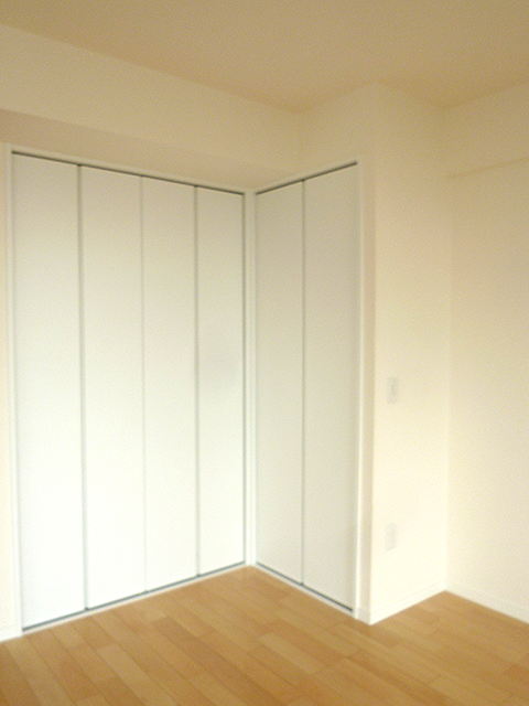 押し入れで深く収納がしずらいのでD60cmの奥行きに洋服のサイズに変更しました。