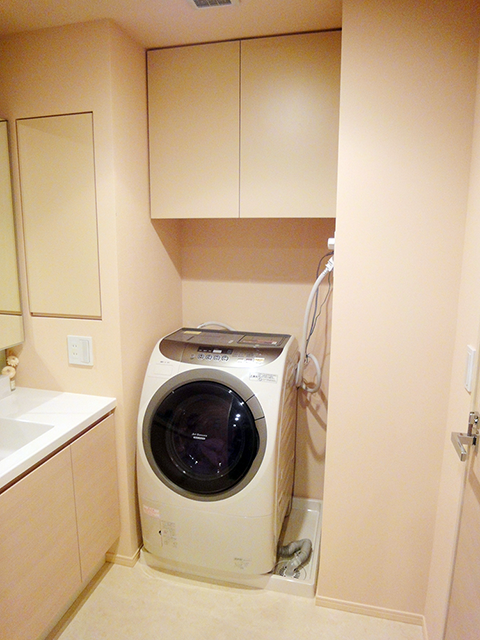 上吊り戸取付 壁の隙間にあわせて造作